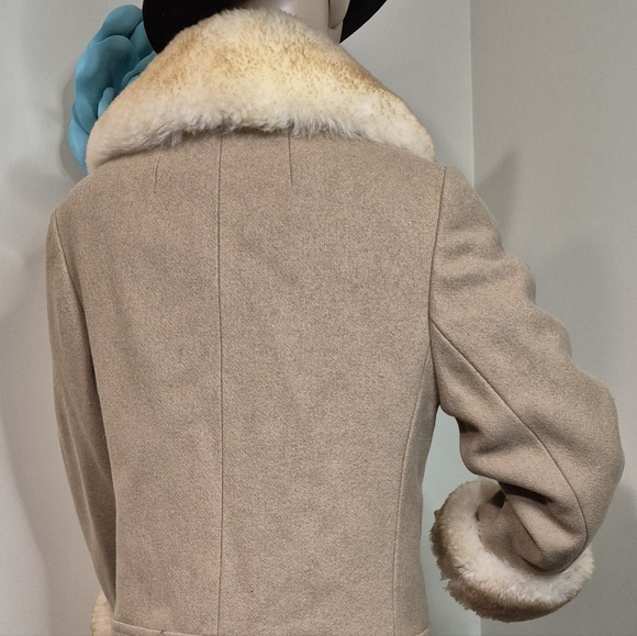Gorgeous Vintage Wool Coat with Shearling Trim. Union Label, Drop waist - Picture 5 of 9